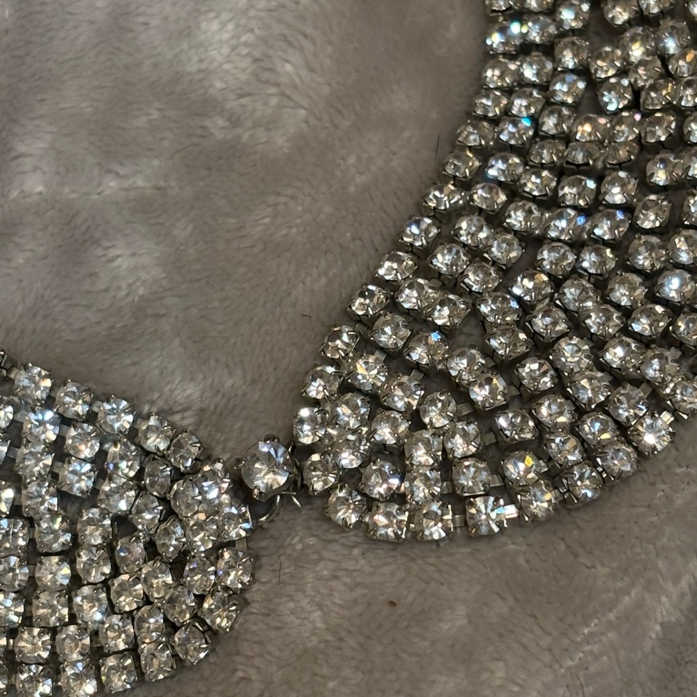 Silver Crystal Collar Necklace with Vintage Design - Picture 3 of 9